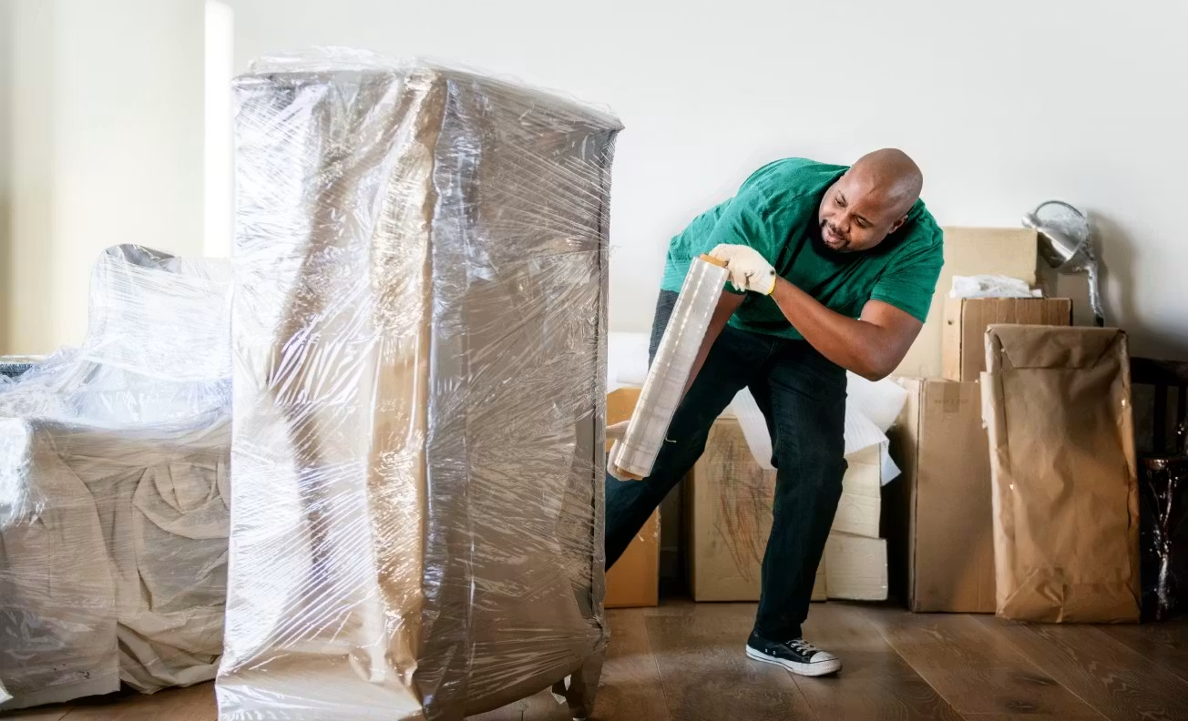 Clutter team picking up items from a home